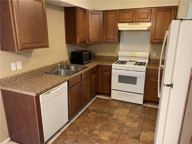 Building Photo - 7208 Creekside Dr