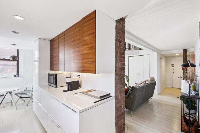 Building Photo - 464 Central Ave