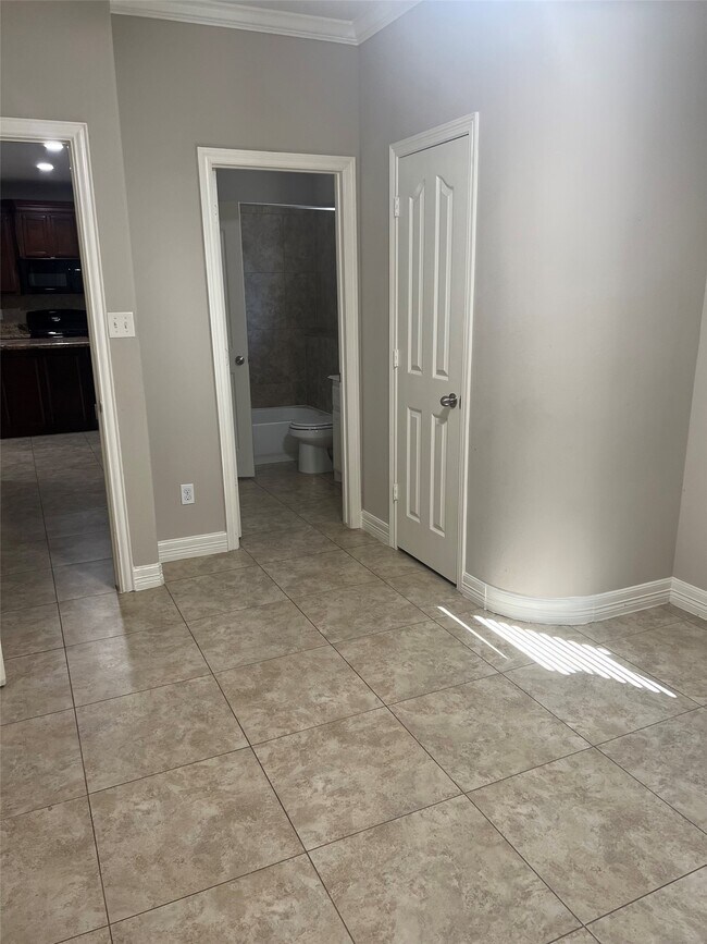 Building Photo - 5600 Alvin A Klein Dr