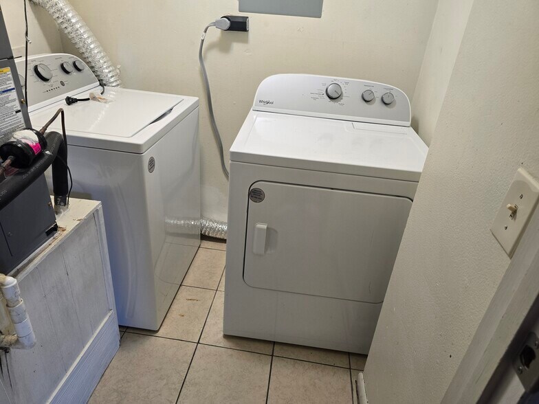 Laundry Room - 4111 Tree Ridge Ln NE