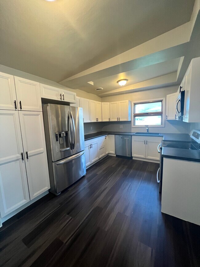 Kitchen - 2605 Cedar St