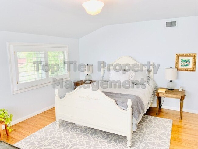 Building Photo - Stunning 4 Bed/3 Bath (plus Office), 3,230 Sqft single-family house at end of cul-de-sac and on l...