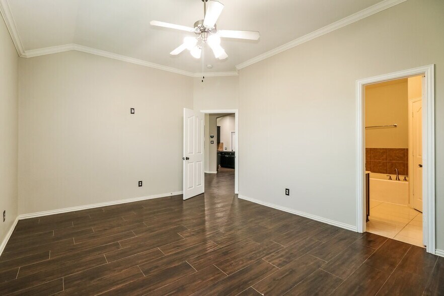 Building Photo - 5107 Light Bluff Ct