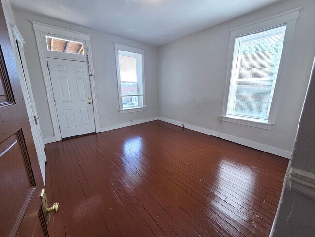 Building Photo - 3131 Keokuk St