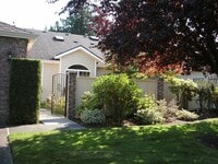 Building Photo - 201 Foursome Dr