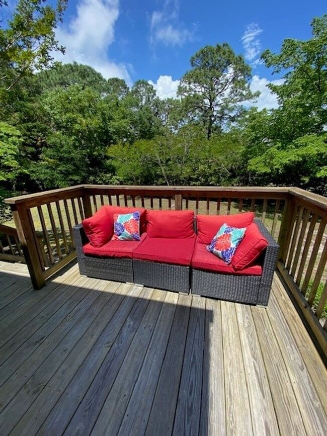 Building Photo - Welcome to this stunning fully furnished 4...