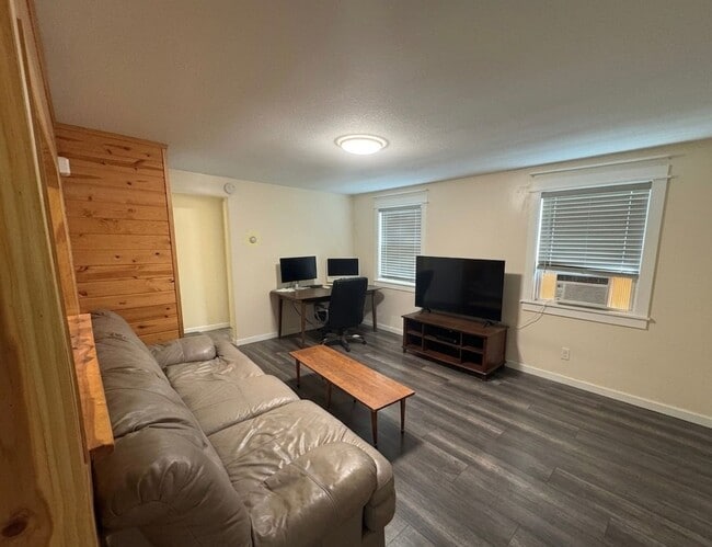 Building Photo - Modern 1 Bedroom Unit in Central Manhattan!