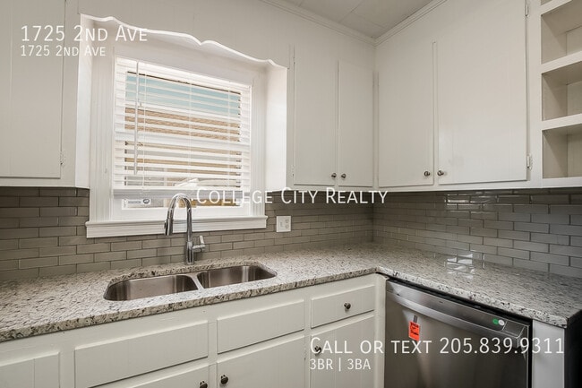Building Photo - 1725 2nd Ave