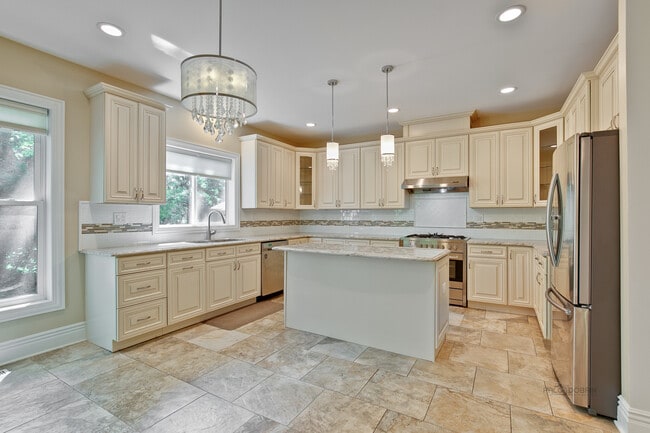 Building Photo - 24 Plymouth Ct