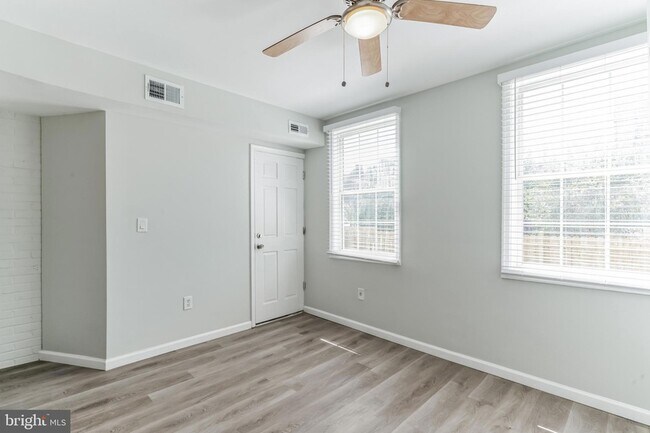 Building Photo - 1223 Simms Pl NE