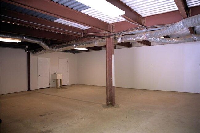 Building Photo - 3830 Mathis Airpark Rd Rd