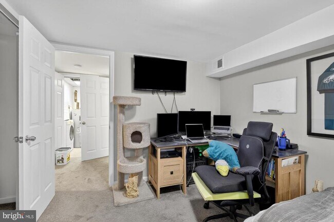 Building Photo - 1708 Catharine St