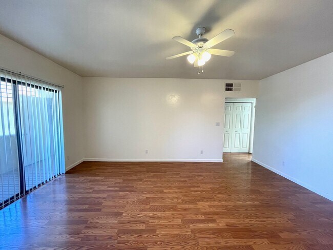Building Photo - 5500 N Valley View Rd
