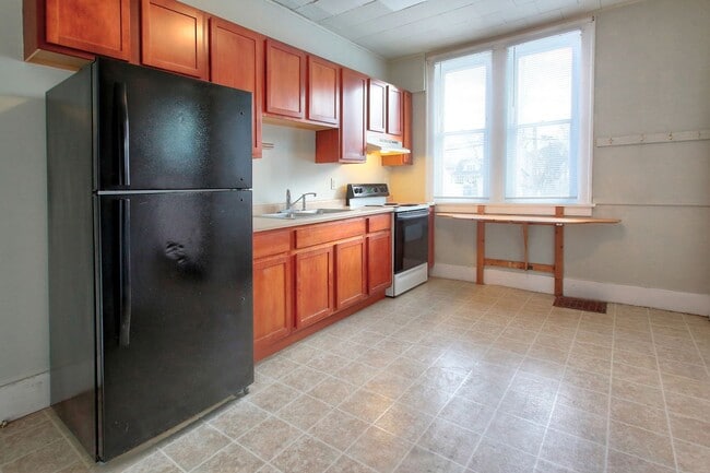 Building Photo - 140/142 E 15th Street