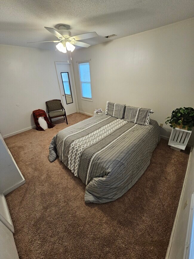 Primary room with ensuite - 404 Rams Rd