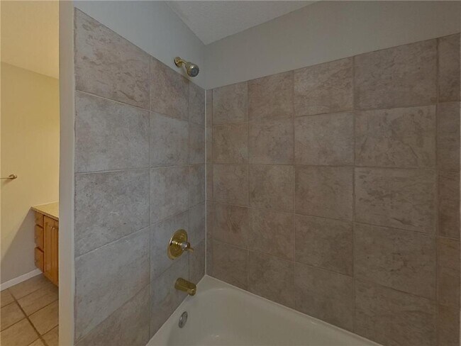 Building Photo - 15012 Viewcrest Ln