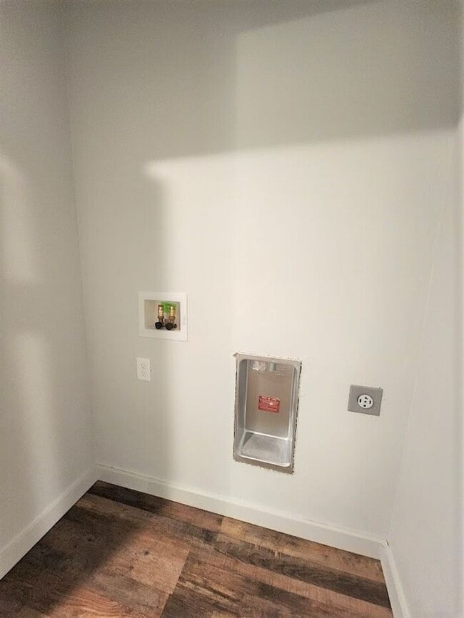 Building Photo - New 3 Bed 2 Bath Duplexes SW 40th & Shields Blvd