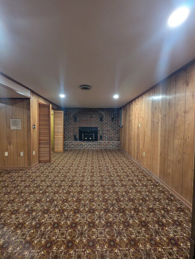Building Photo - 201 Highland Cir