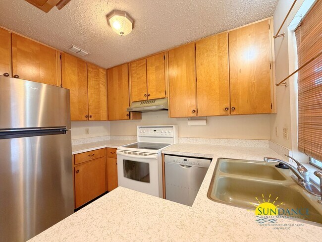 Building Photo - 3BR Home in Shalimar Near Eglin AFB!