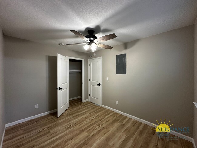 Building Photo - Quaint 2-Bedroom Home in Prime Fort Walton Beach!