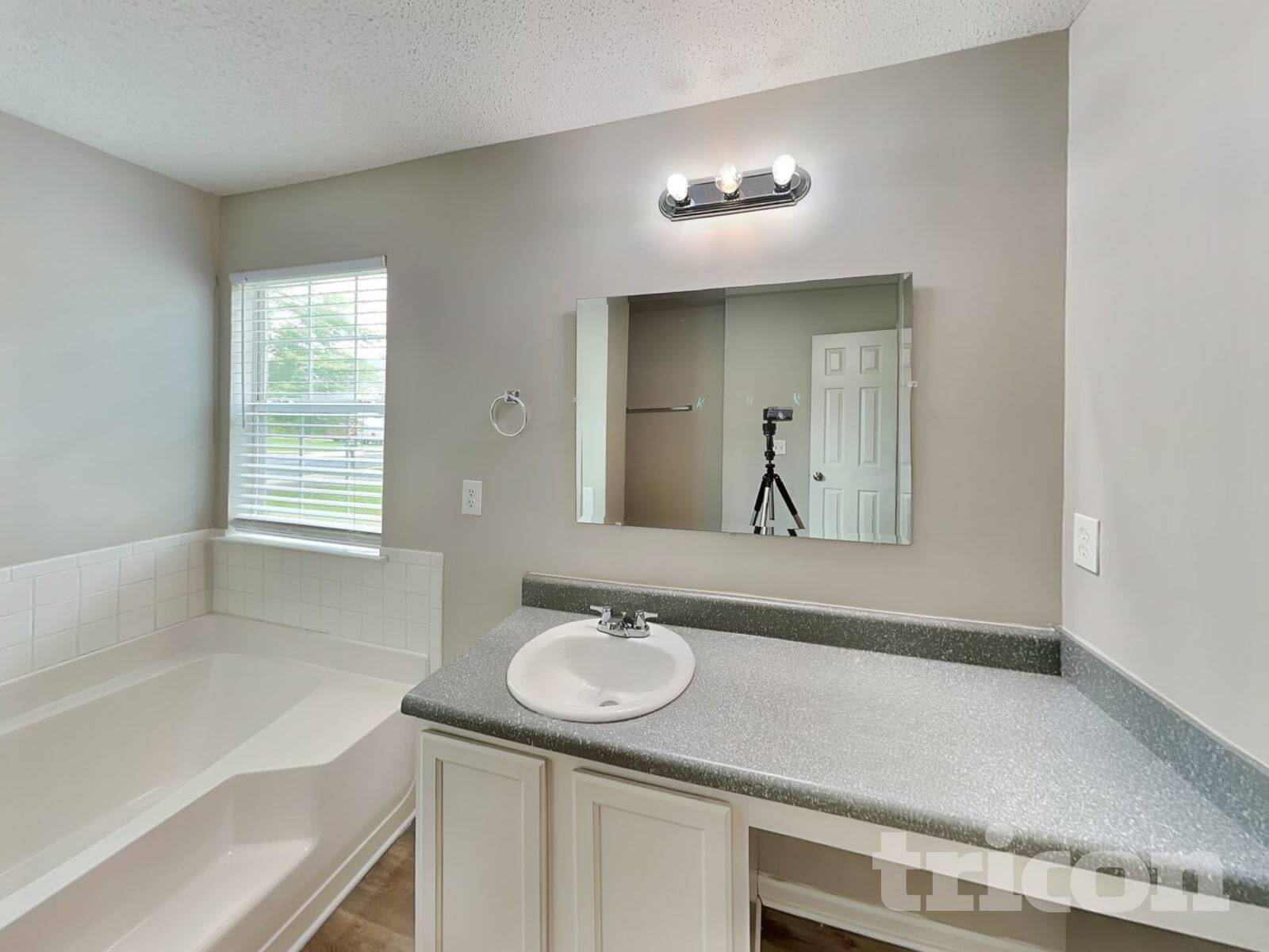Building Photo - 944 Brisley Cir