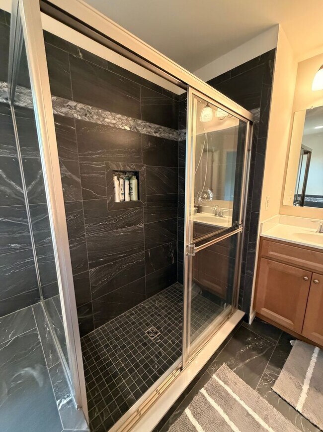 Building Photo - Mockingbird Cr Townhouse Available!!!