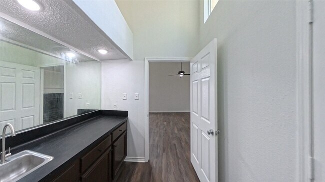 Building Photo - 3 Rain Walk Ct