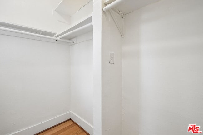 Building Photo - 2515 Elsinore St