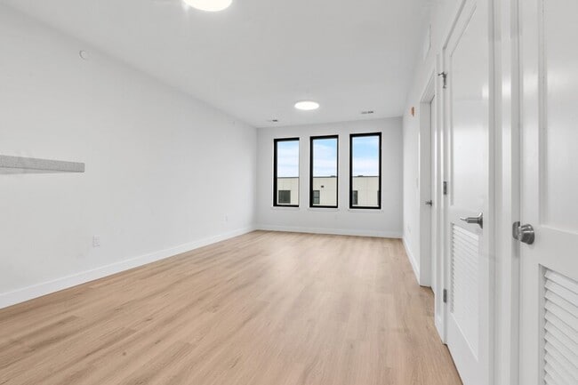 Building Photo - 407 Highland Ave