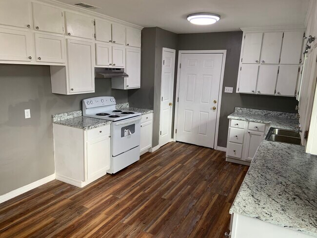 Building Photo - 1130 N 13th Ave