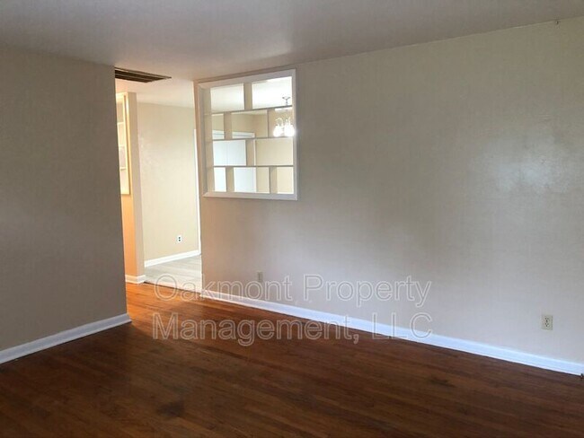 Building Photo - 4047 Village Dr