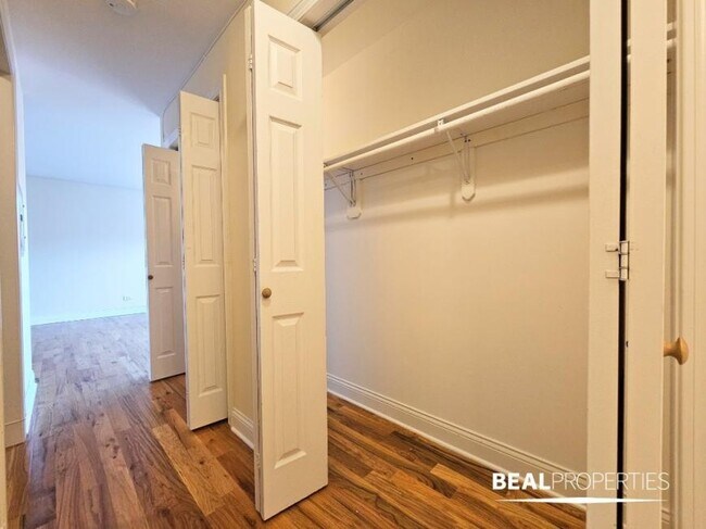 Building Photo - 0 bedroom in CHICAGO IL 60614