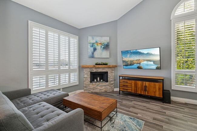 Building Photo - Comfortable 2-Bed, 2-Bath Home in Costa Mesa Near Shops, Restaurants & Lifestyle Hotspots