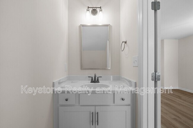 Building Photo - 178 Oak St