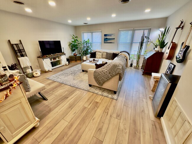 Building Photo - 361 Claremont Ave