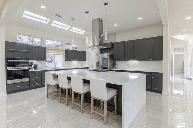 Building Photo - 6510 Sussex Ct