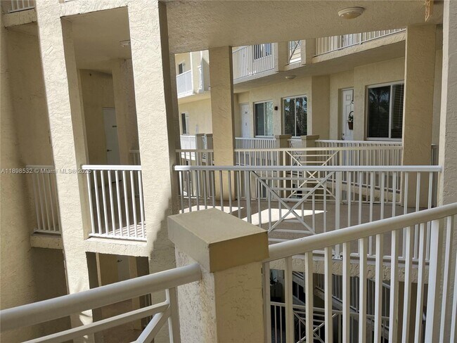 Building Photo - 3500 Oaks Clubhouse Dr