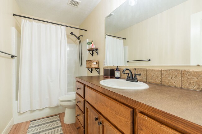Building Photo - Beautiful Home in the Heart of Eagle