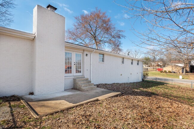 Building Photo - 200 Cedarmont Cir