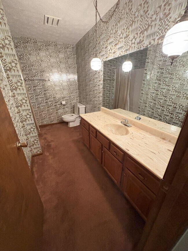 Building Photo - Single Family Home on 9.84 Acres