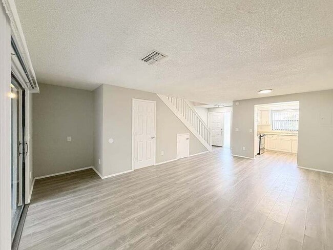 Building Photo - 2820 S Pines Dr