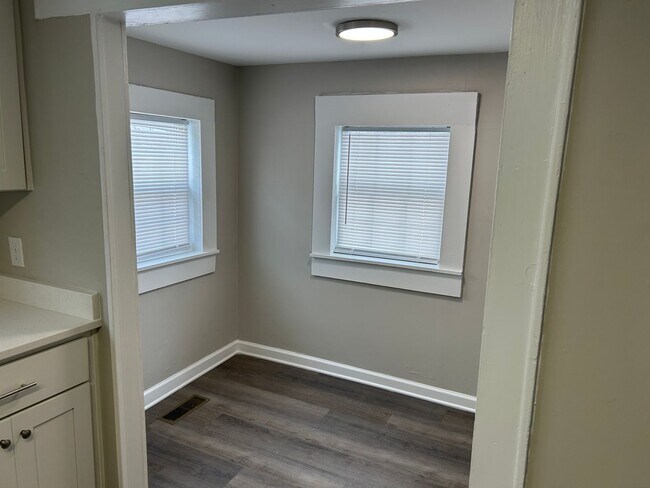 Building Photo - 4031 Sheraton St