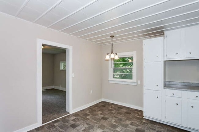 Building Photo - Open House 6/6 from 12-1!  Spacious 3 Bed/...