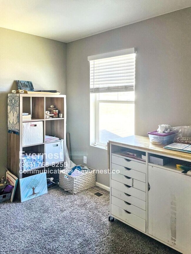Building Photo - Spacious 4-Bedroom Home with Modern Comfor...