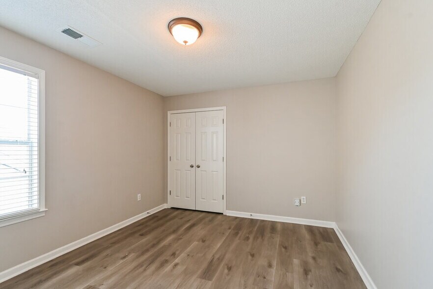 Building Photo - 8730 Eagle View Dr