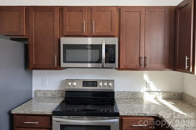 Building Photo - 21512 Aftonshire Dr