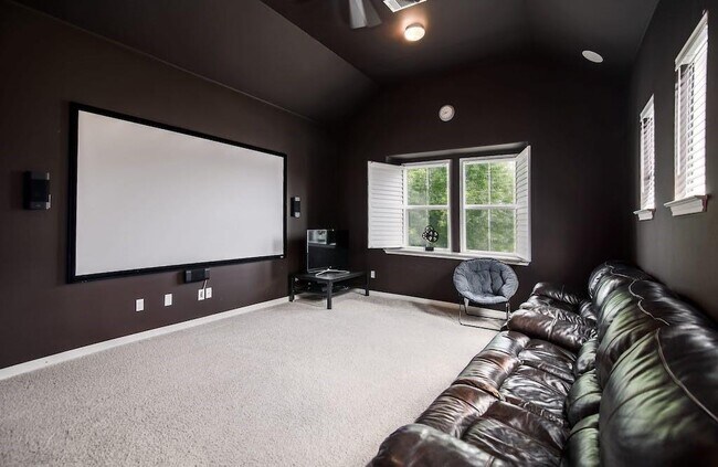 Building Photo - 121 Alondra Way