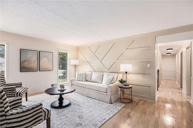 Building Photo - 1996 Briarwood Dr