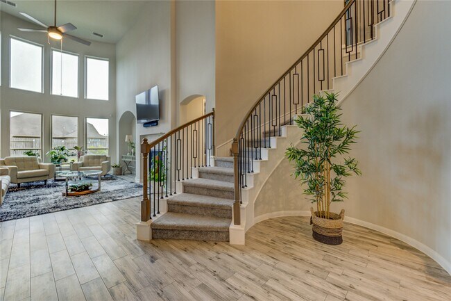 Building Photo - 2727 Camellia Ave