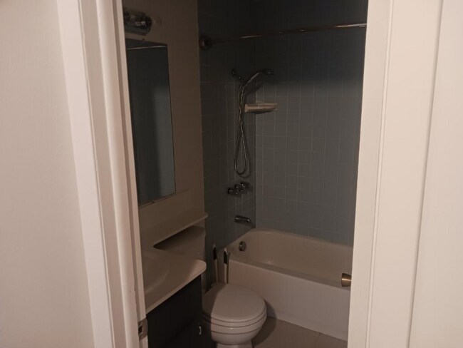 Building Photo - 1409 N 7th St